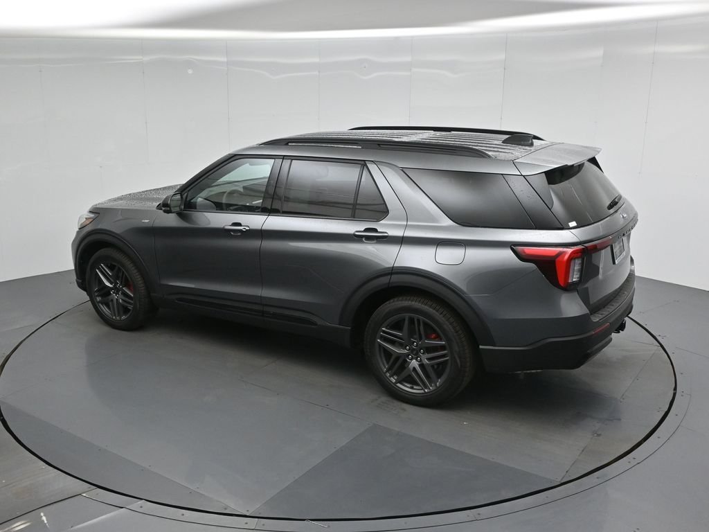 New 2026 Carbonized Gray Metallic Ford ST-Line image 43