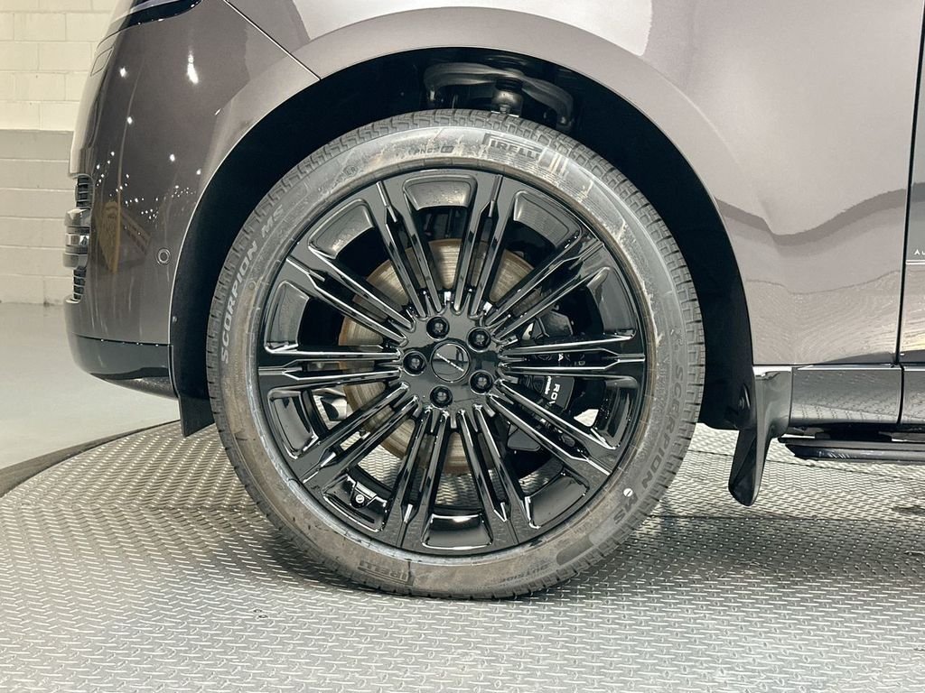 New 2026 Charente Grey LAND ROVER Autobiography image 13