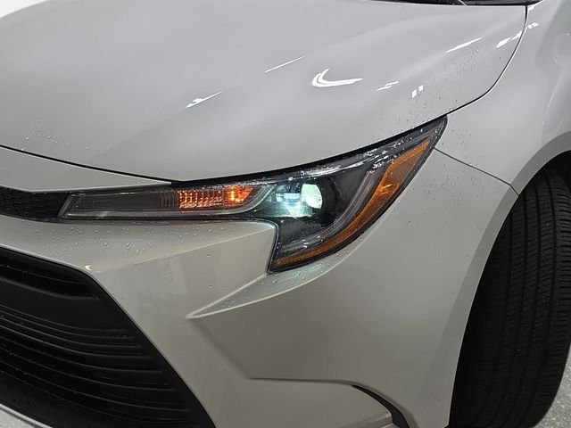 Certified Used 2025 Silver Toyota LE image 27