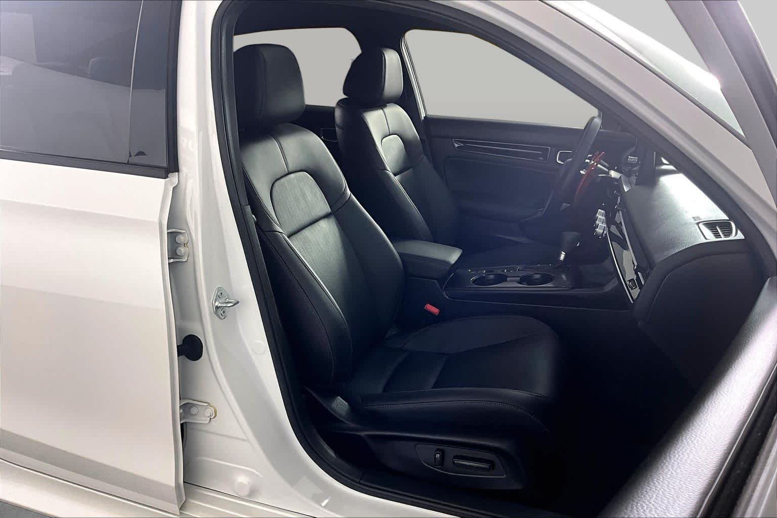 Used 2025 Platinum White Pearl Honda Sport Touring image 9
