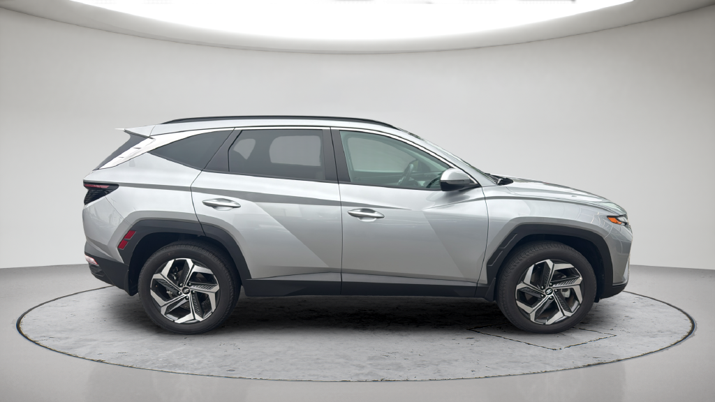 Used 2024 Silver Hyundai SEL image 4