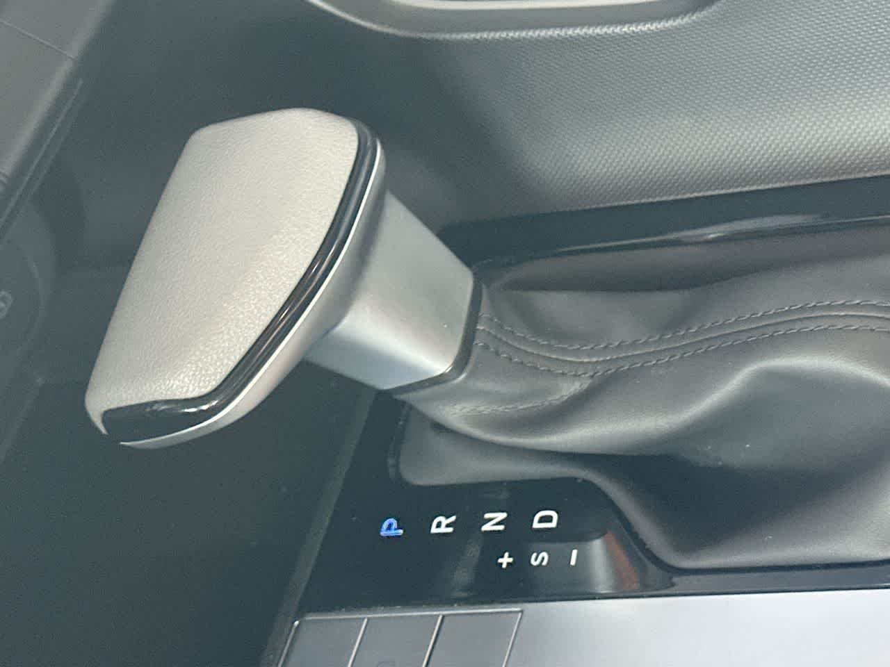 Certified Used 2025 Amazon Gray Hyundai SE image 21