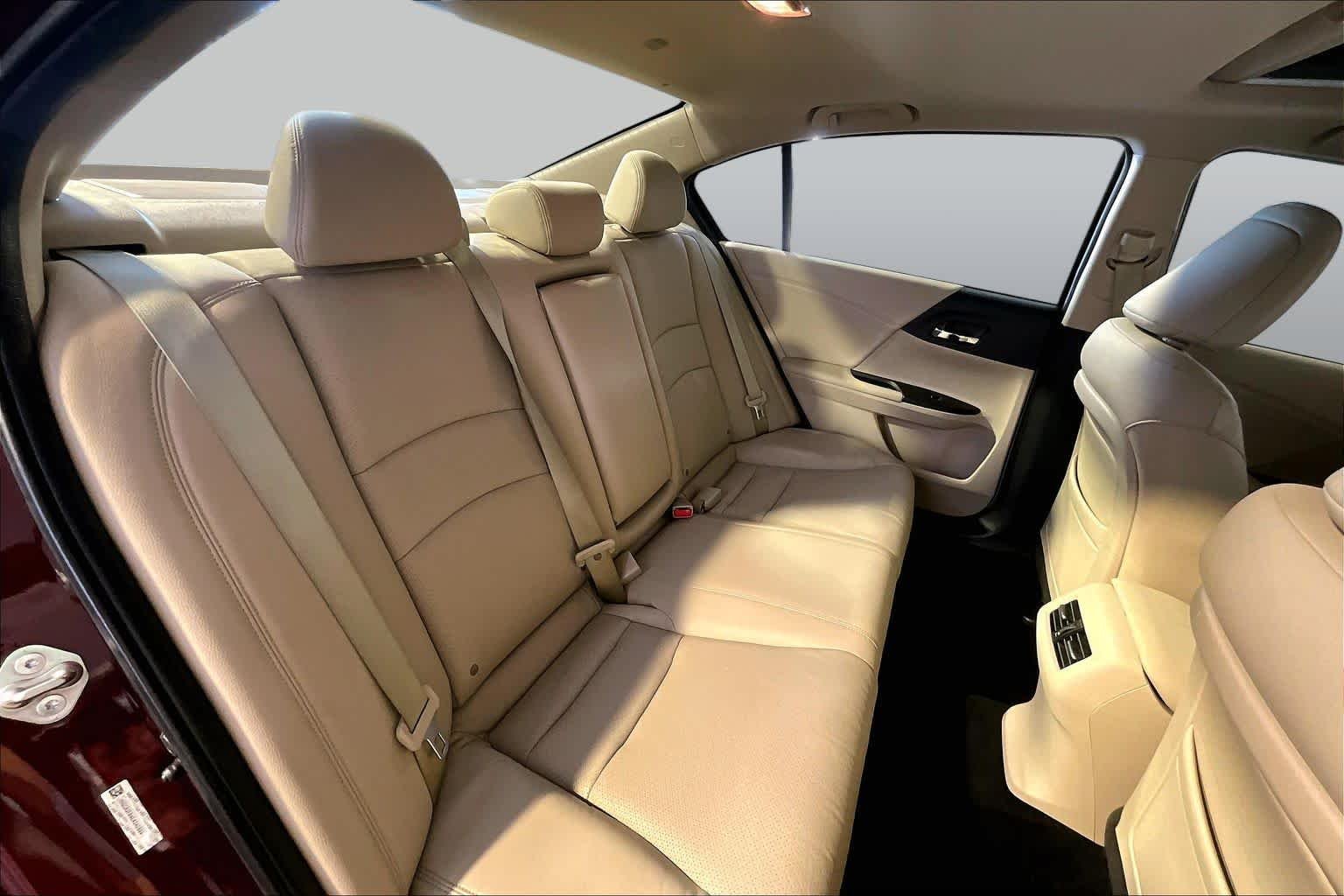 Used 2014 Alabaster Silver Metallic Honda EX-L image 20
