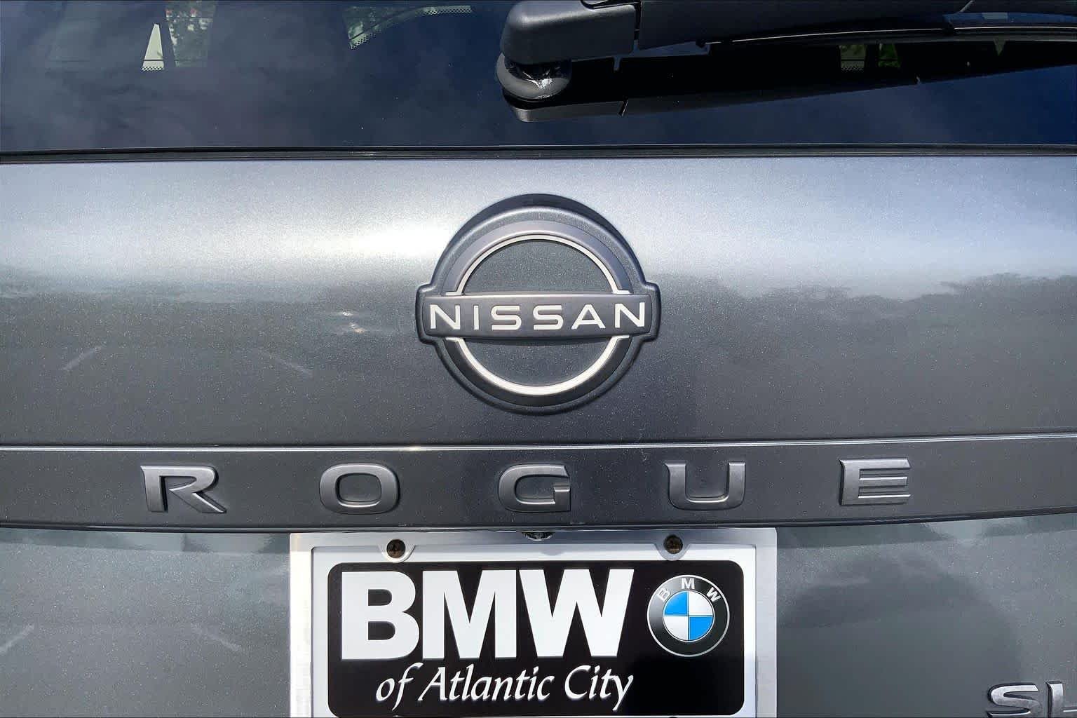 Used 2024 Gun Metallic Nissan SL image 9