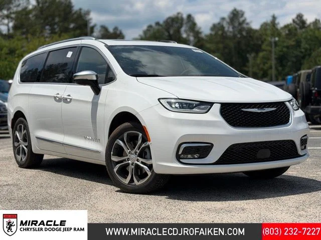2026 Chrysler Pacifica Pinnacle AWD's photo