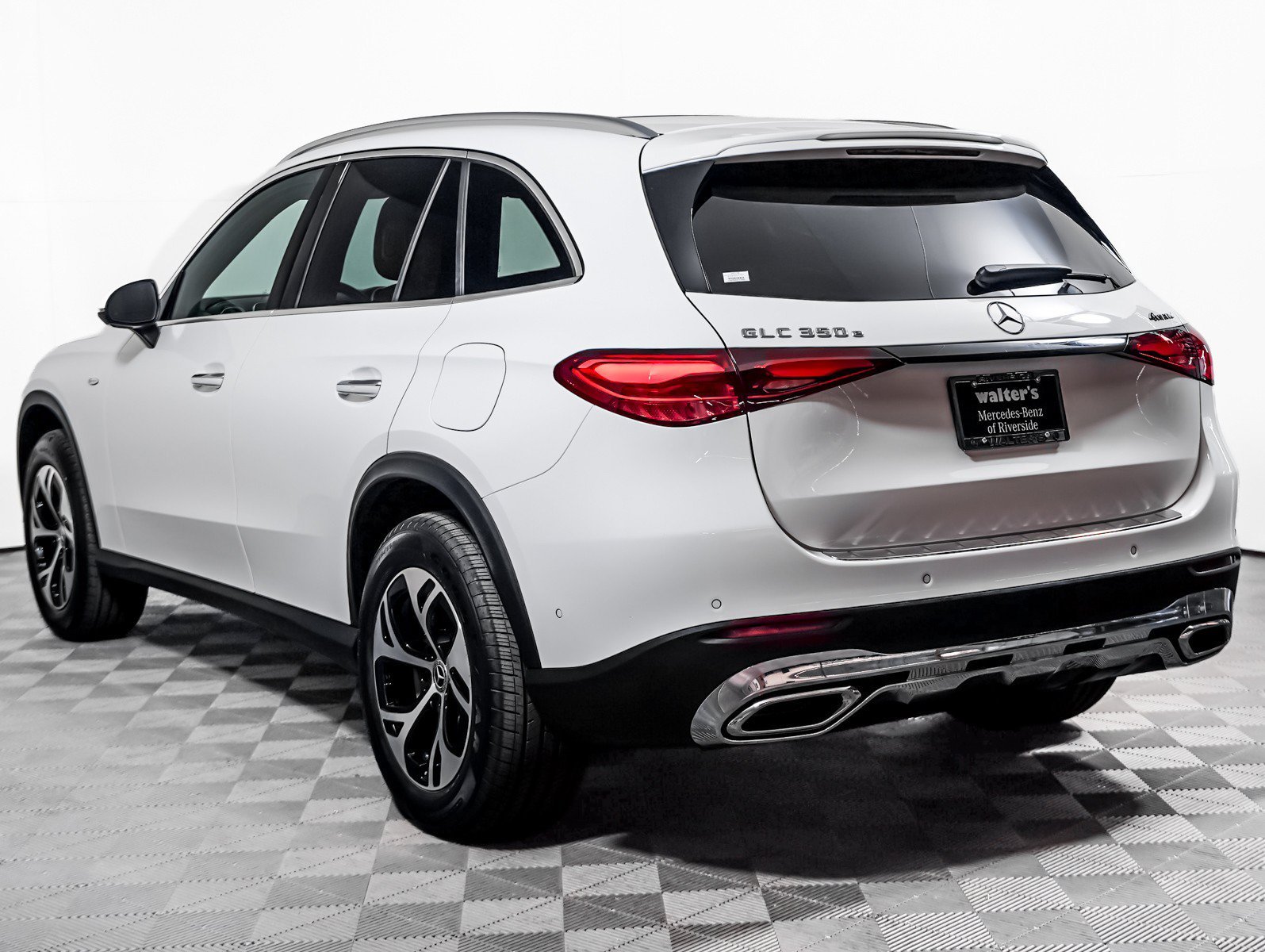 Certified Used 2025 Polar White Mercedes-Benz GLC 350e 4MATIC® SUV image 2