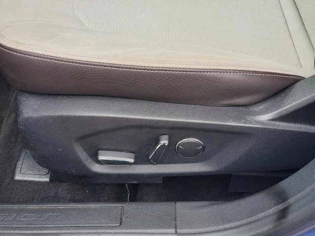 Used 2019 Blue Metallic Ford SE image 6