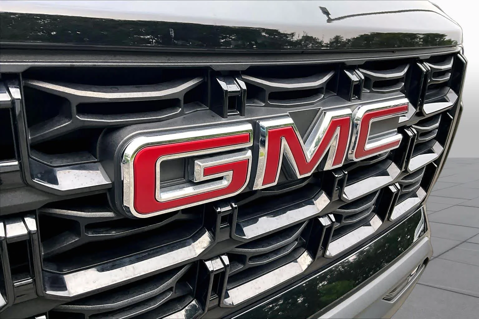 Used 2024 Onyx Black GMC 4WD Elevation image 28