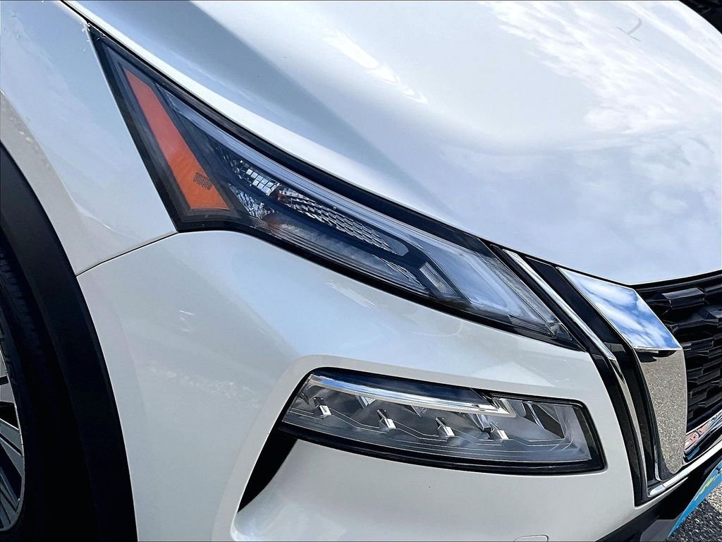 Used 2023 White Nissan SV image 32