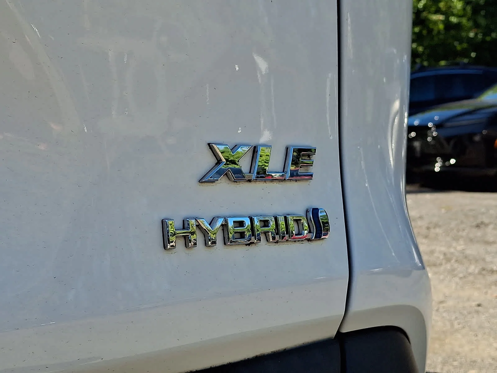 Used 2019 Super White Toyota Hybrid XLE image 14