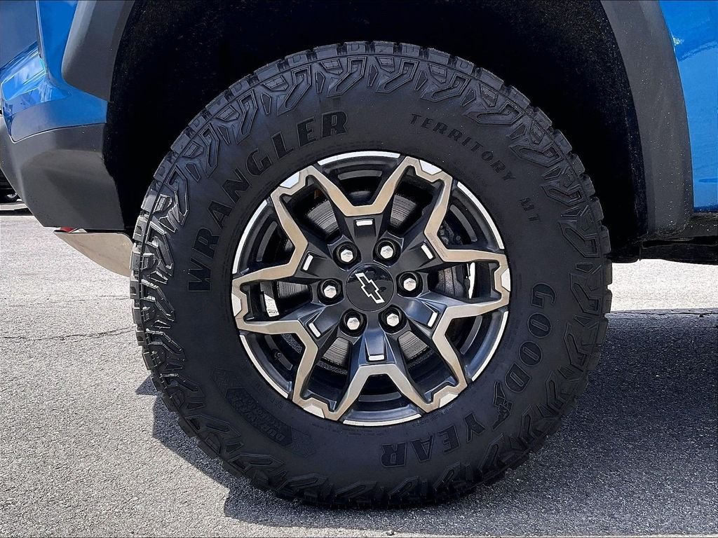 Used 2023 Blue Chevrolet ZR2 image 22