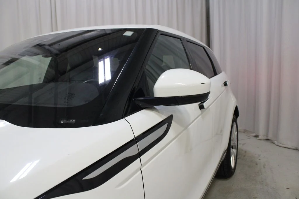 Used 2020 White Land Rover SE image 34