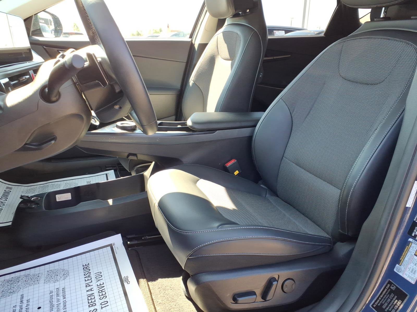 Certified Used 2025 Midnight Lake Blue Kia Light Long Range image 15
