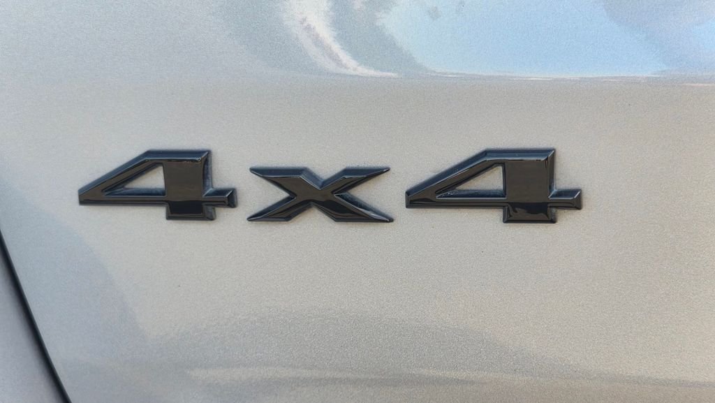 Certified Used 2018 Silver Jeep Altitude image 11
