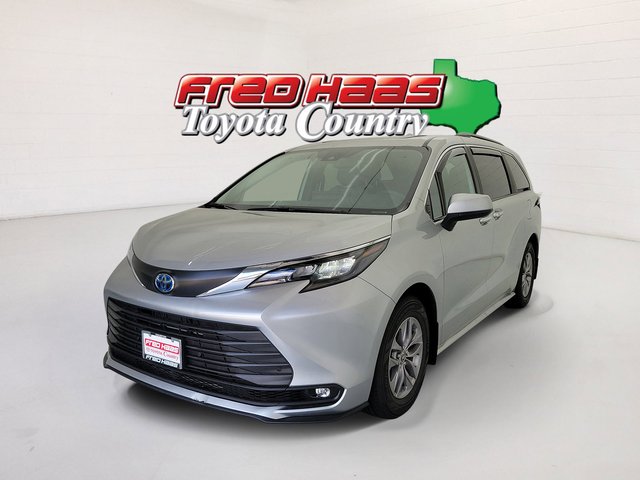 2025 Toyota Sienna XLE