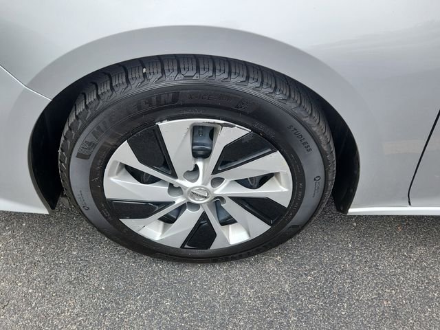 Used 2022 Silver Nissan 2.5 S image 11