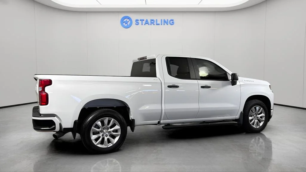 Used 2020 SUMMIT WHITE Chevrolet Custom image 11