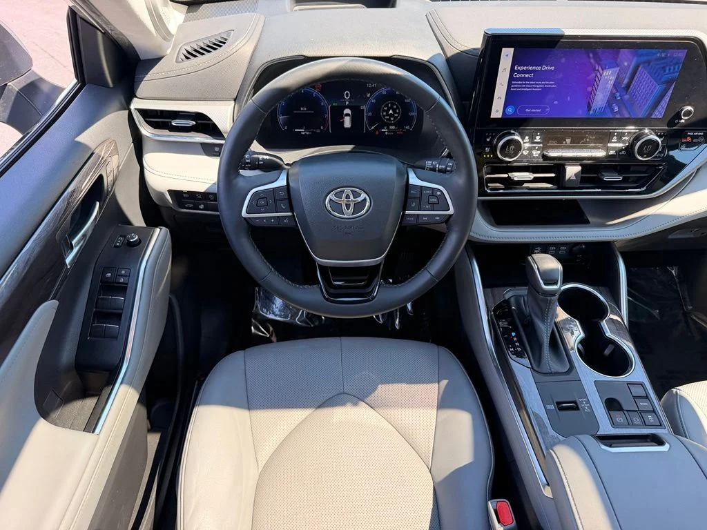 Used 2023 Silver Toyota Platinum image 19