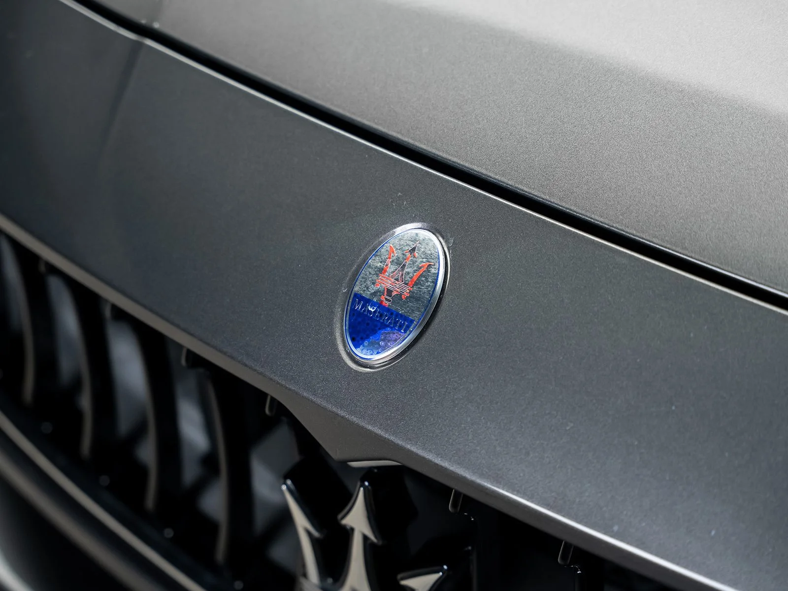 Used 2017 Gray Maserati Base image 12