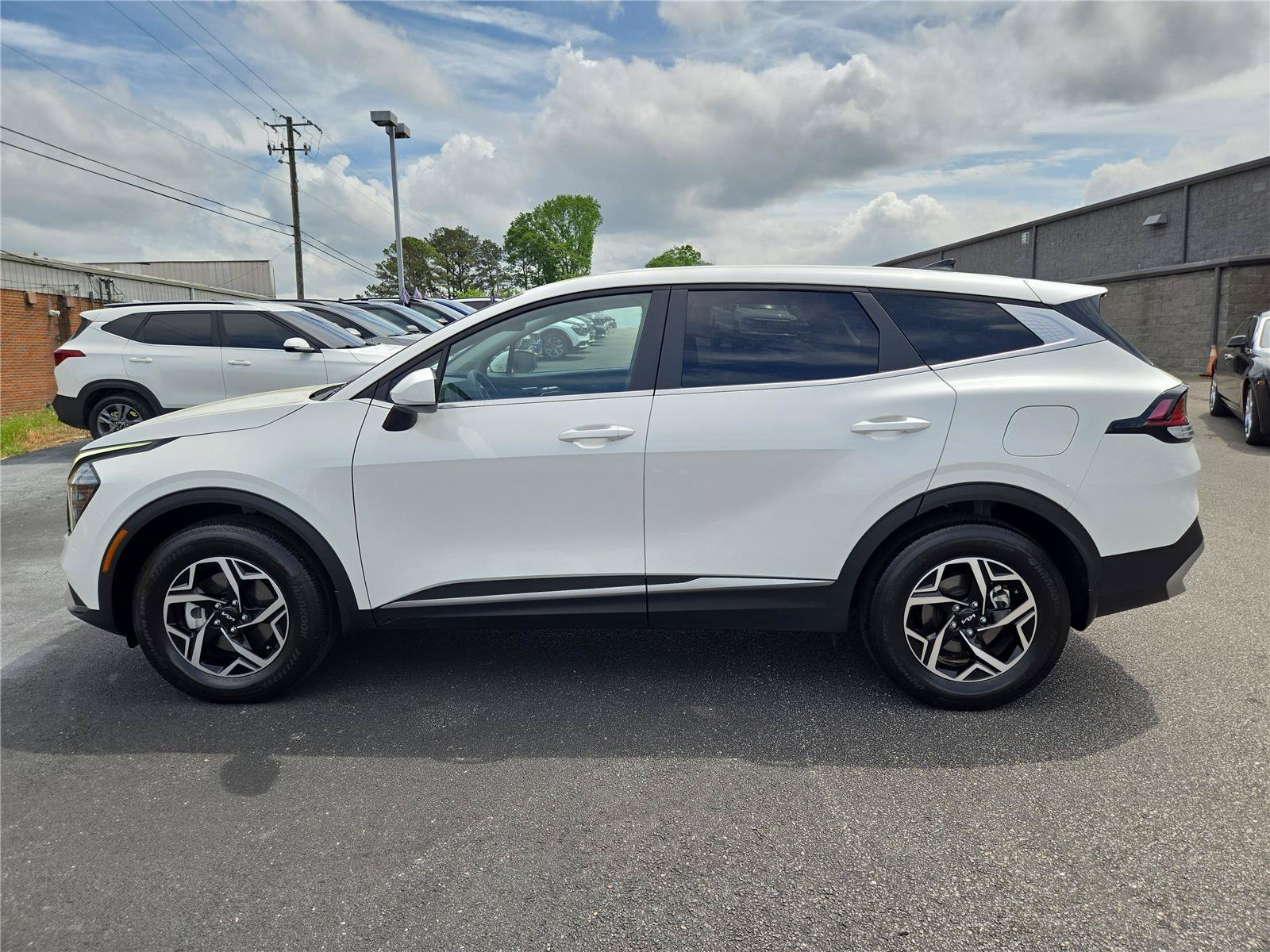 2025 Kia Sportage LX - Photo 10