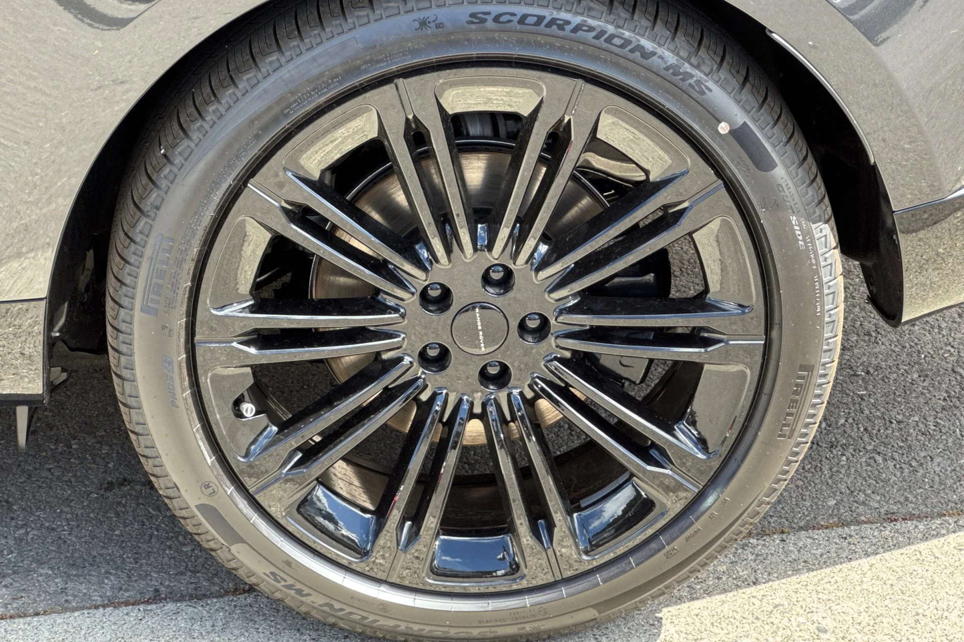 New 2026 Carpathian Grey Land Rover SE image 11