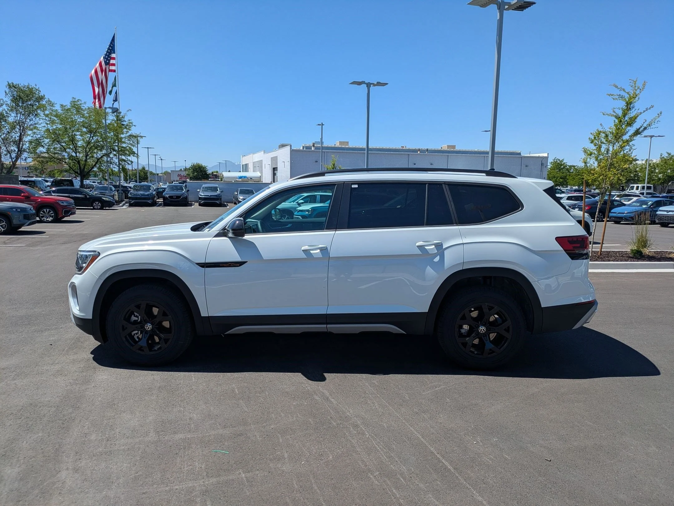 New 2026 Opal White Pearl Volkswagen 2.0T Peak Edition image 7