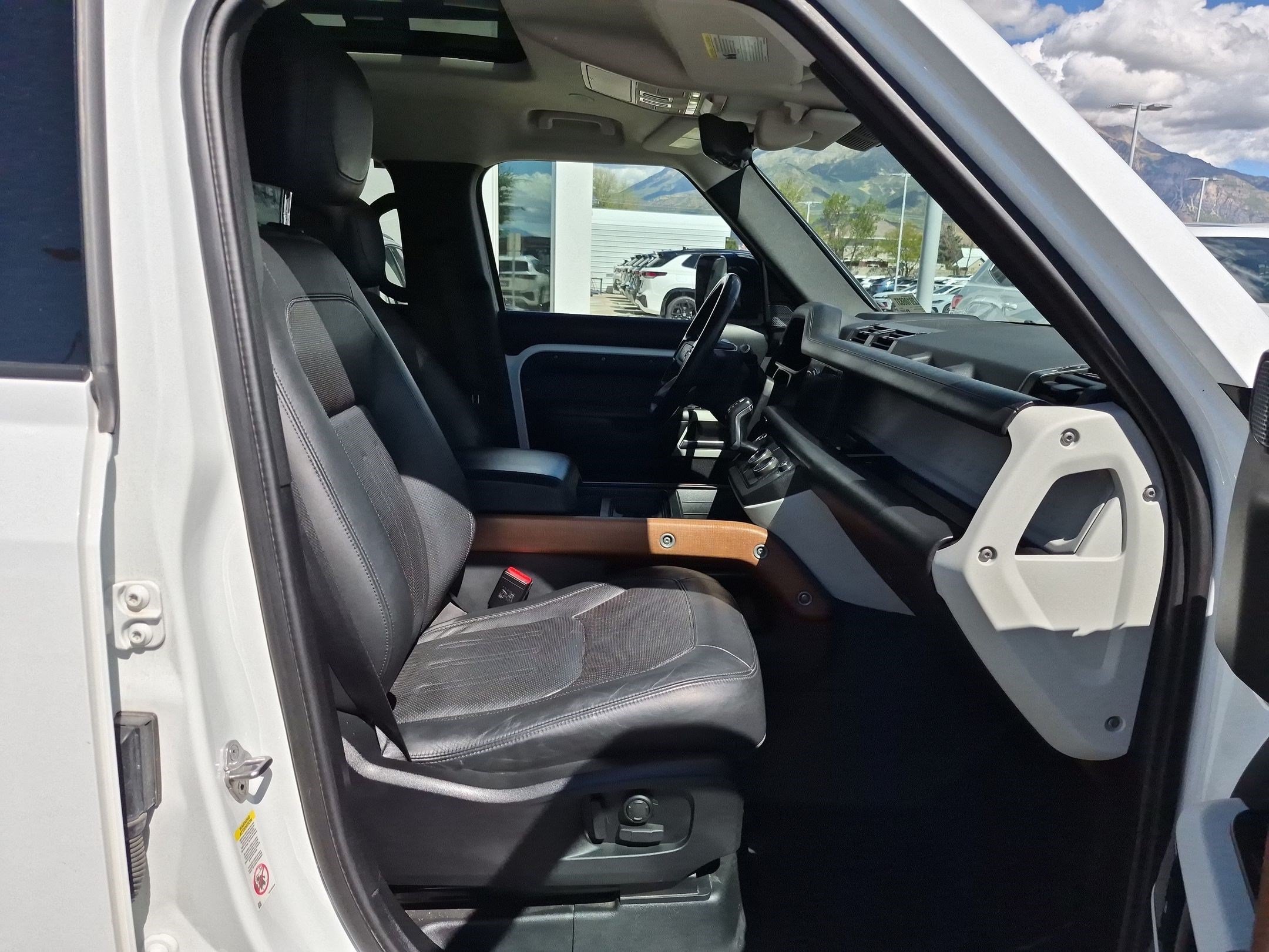 Used 2020 Fuji White Land Rover HSE image 31