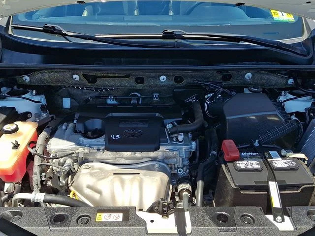 Used 2018 White Toyota SE image 29