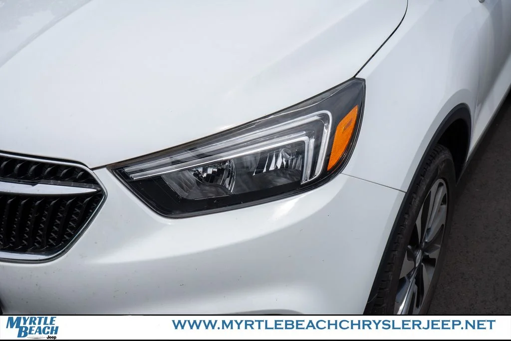 Used 2021 Summit White Buick Preferred image 10