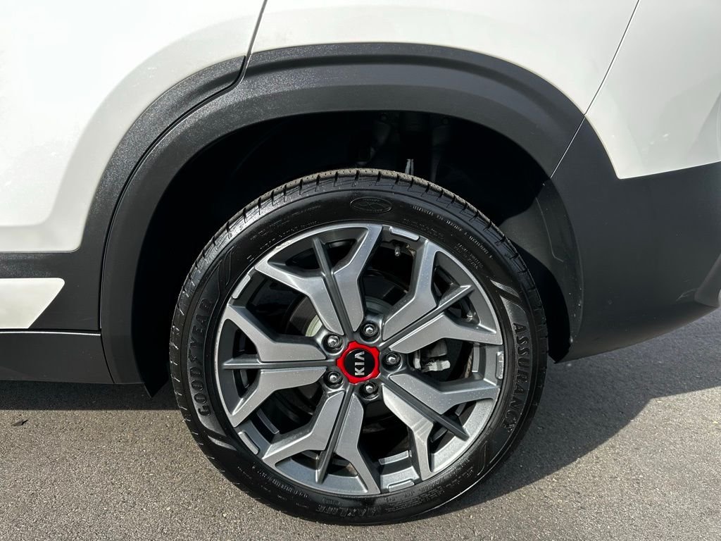 Used 2021 White Kia SX image 9