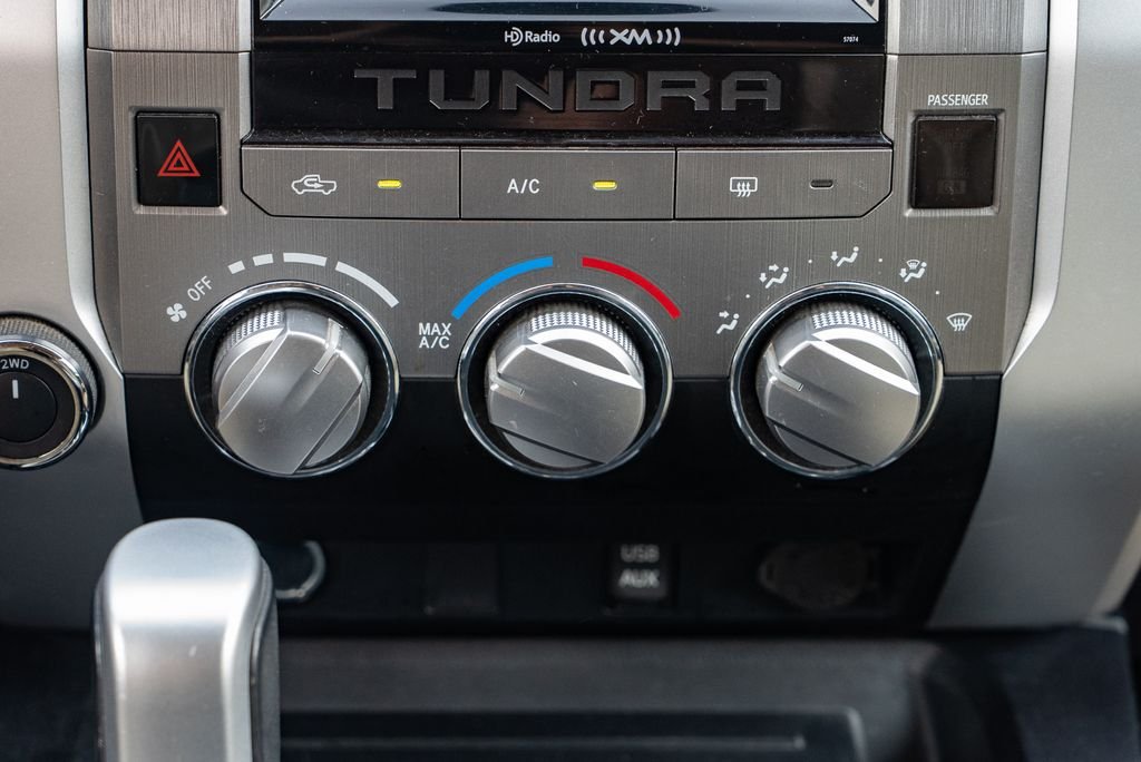Used 2014 Super White Toyota SR5 image 14