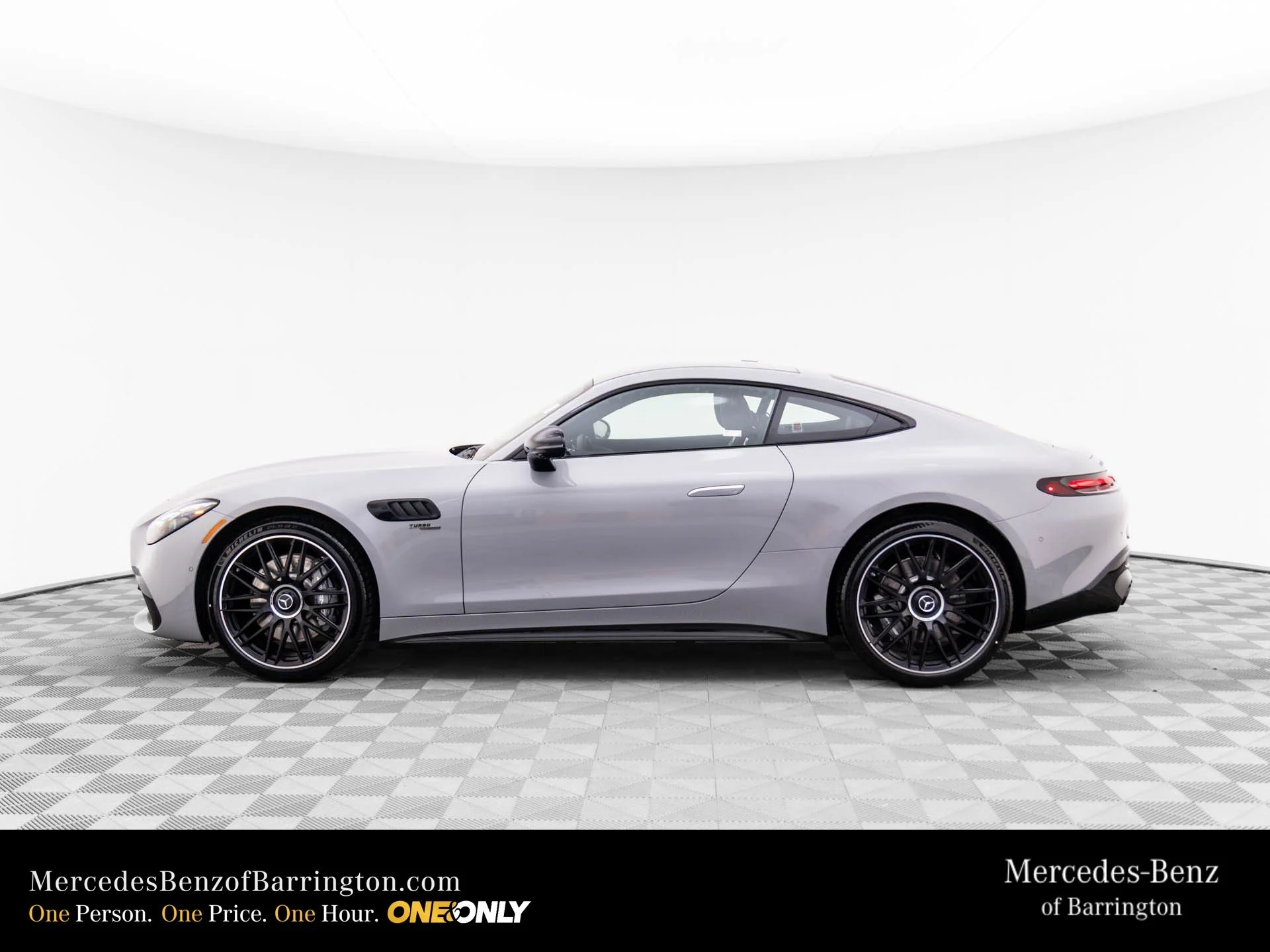 2025 Mercedes-Benz AMG GT Coupe 43 - Photo 2