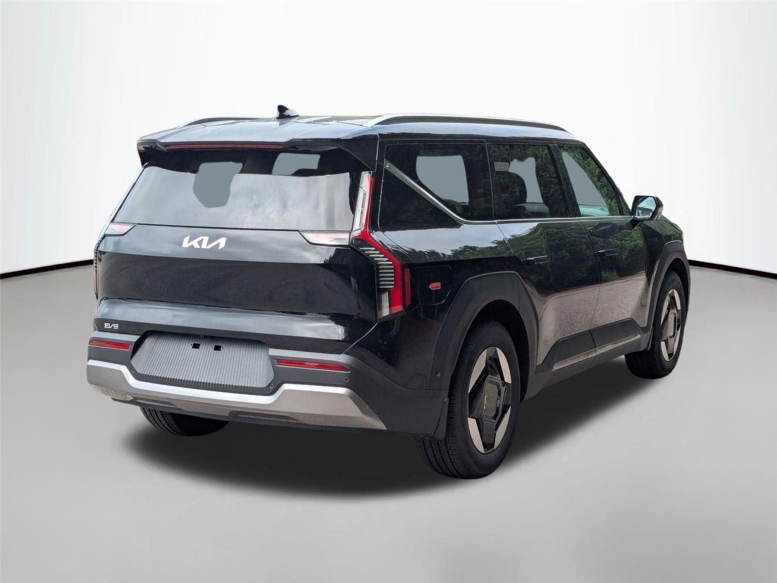 New 2026 EBONY BLACK KIA WIND image 6