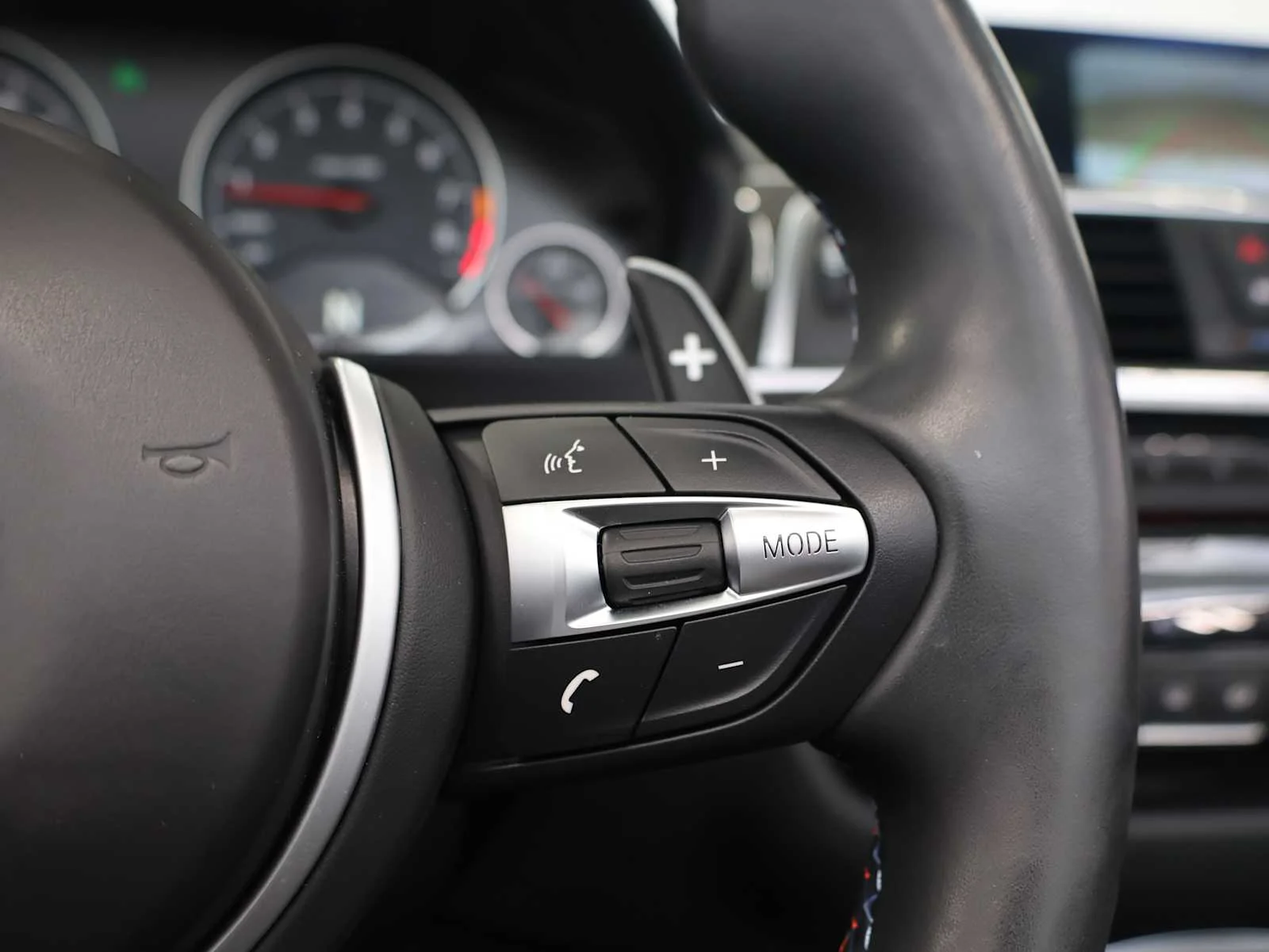 Used 2018 Black Sapphire Metallic BMW  image 22
