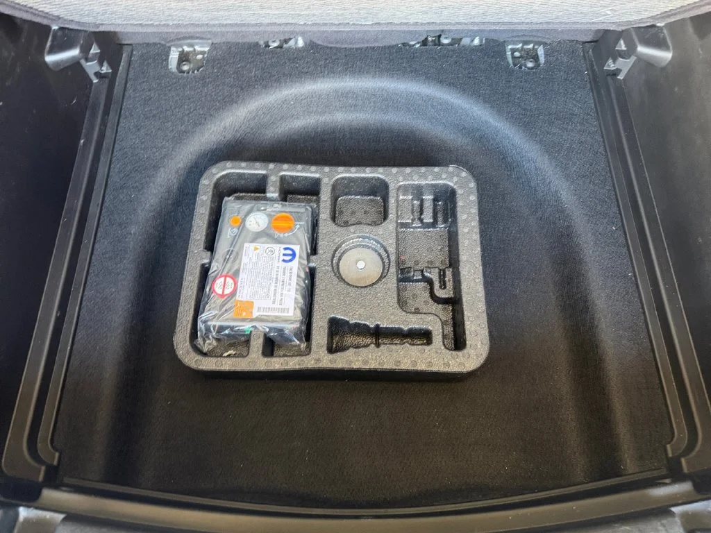Used 2024 Gray Jeep Limited image 28