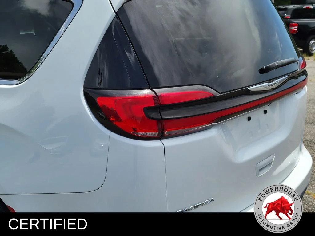 Used 2022 White Chrysler Touring L image 11