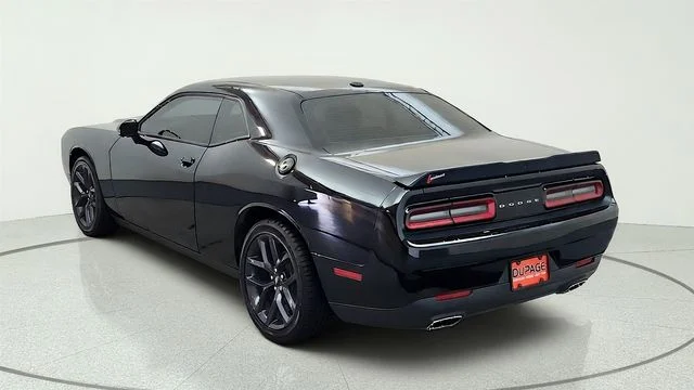 Used 2019 Black Dodge SXT image 9
