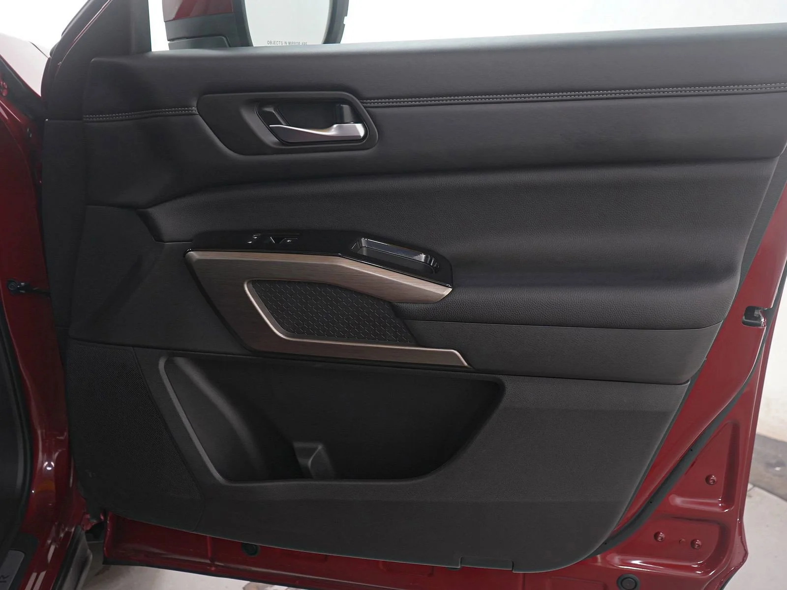 Used 2024 Scarlet Ember Nissan Platinum image 9