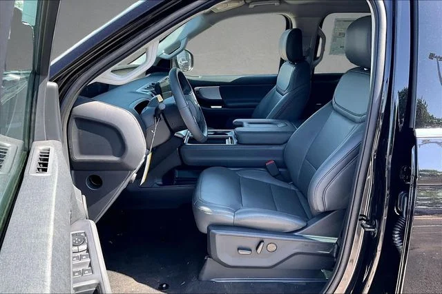 New 2027 Black Ford Active image 8