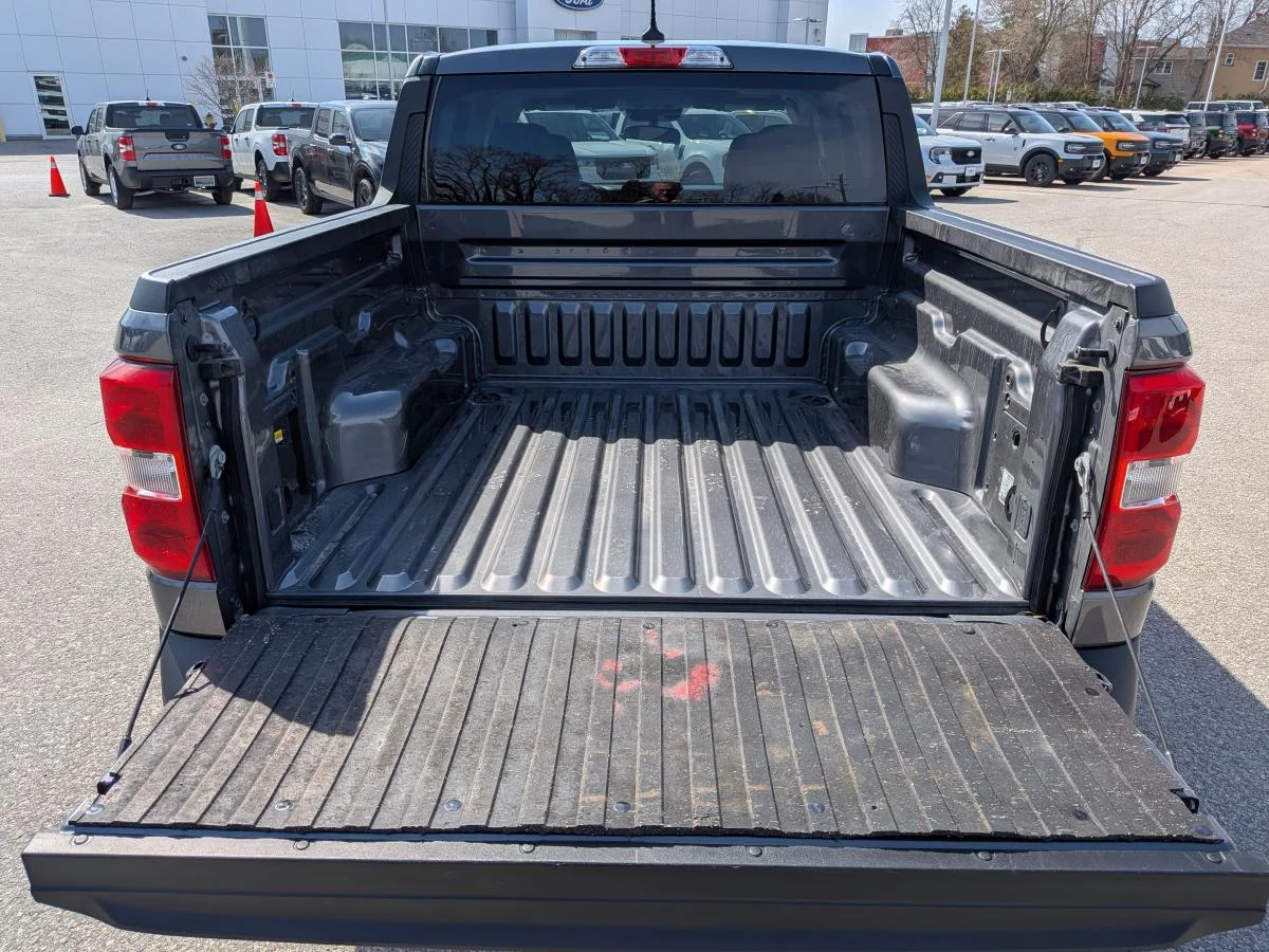 Used 2023 Grey Ford XLT image 7