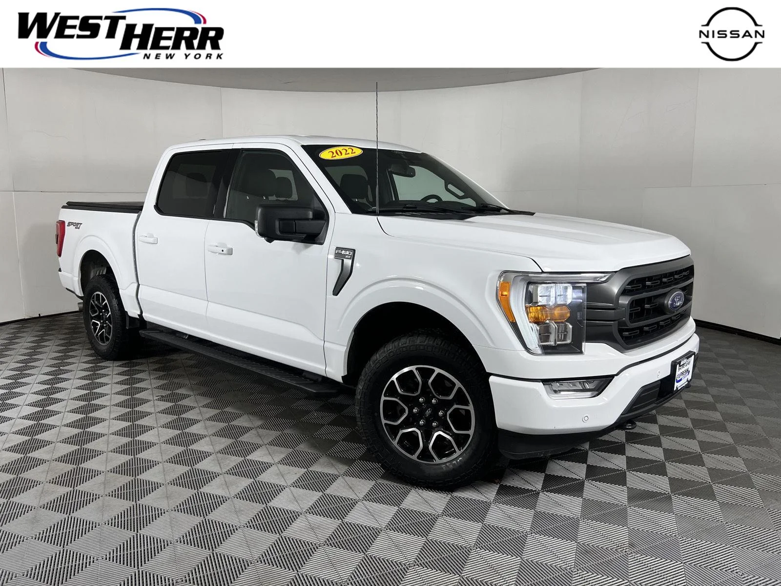 Used 2022 Oxford White Ford XLT image 1