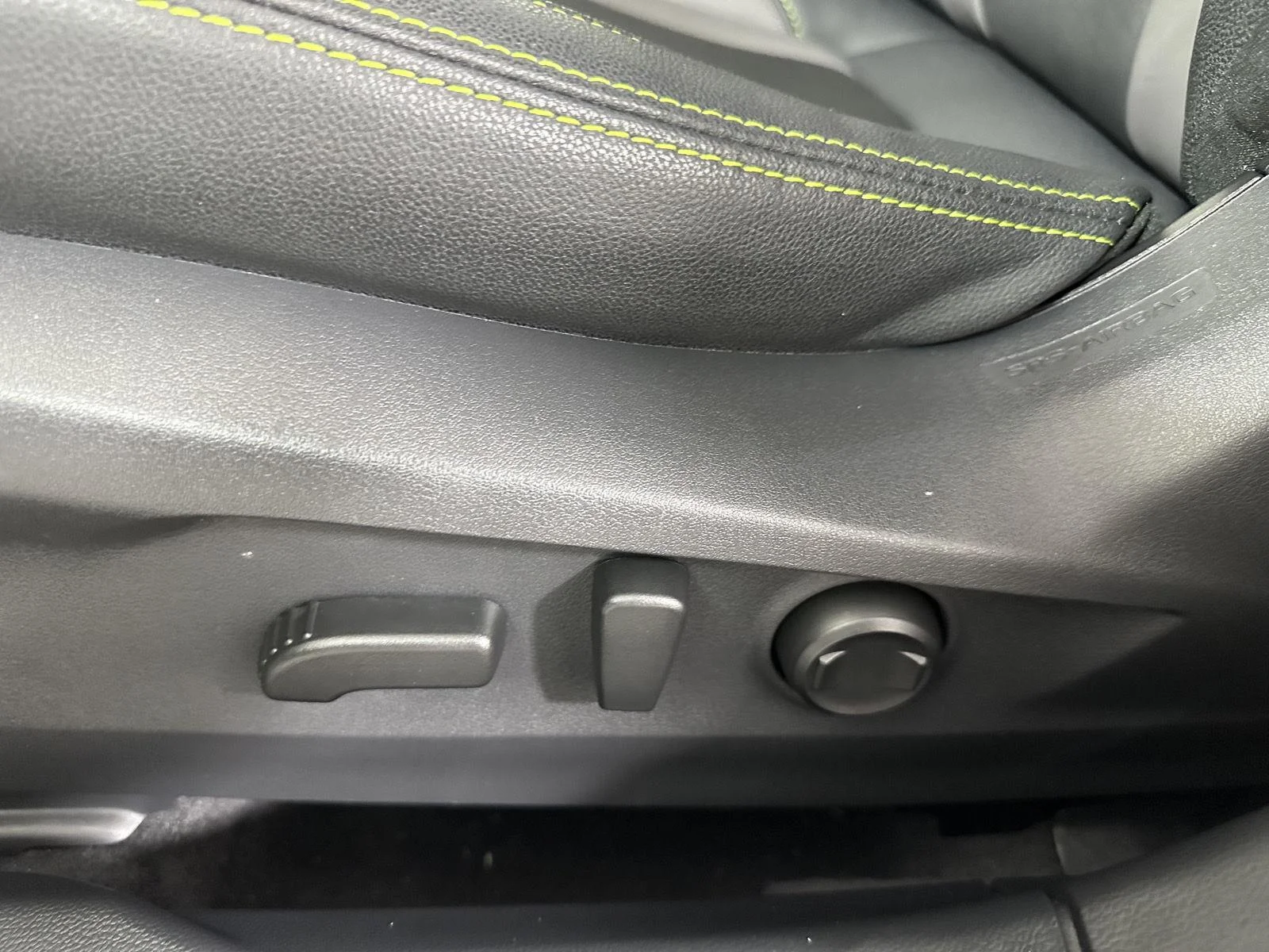 Used 2025 Crystal White Pearl Subaru Onyx Edition image 16