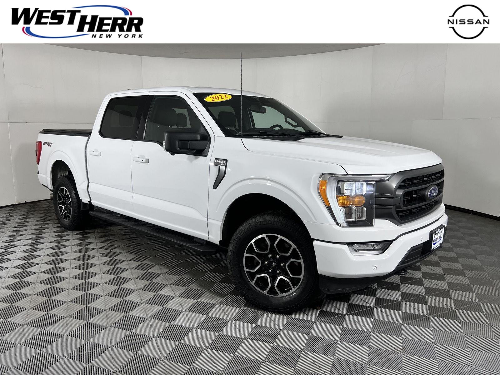Used 2022 Oxford White Ford XLT image 1