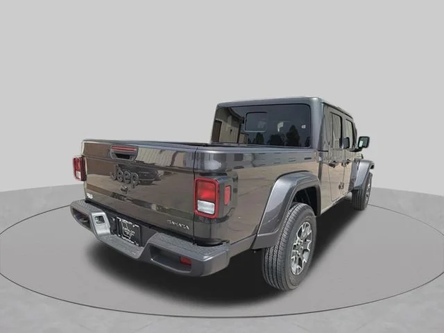 New 2026 Granite Crystal Metallic Clearcoat Jeep Sahara image 3