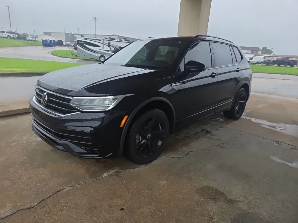Used 2023 Deep Black Pearl Effect Volkswagen 2.0T SE R-Line Black image 3
