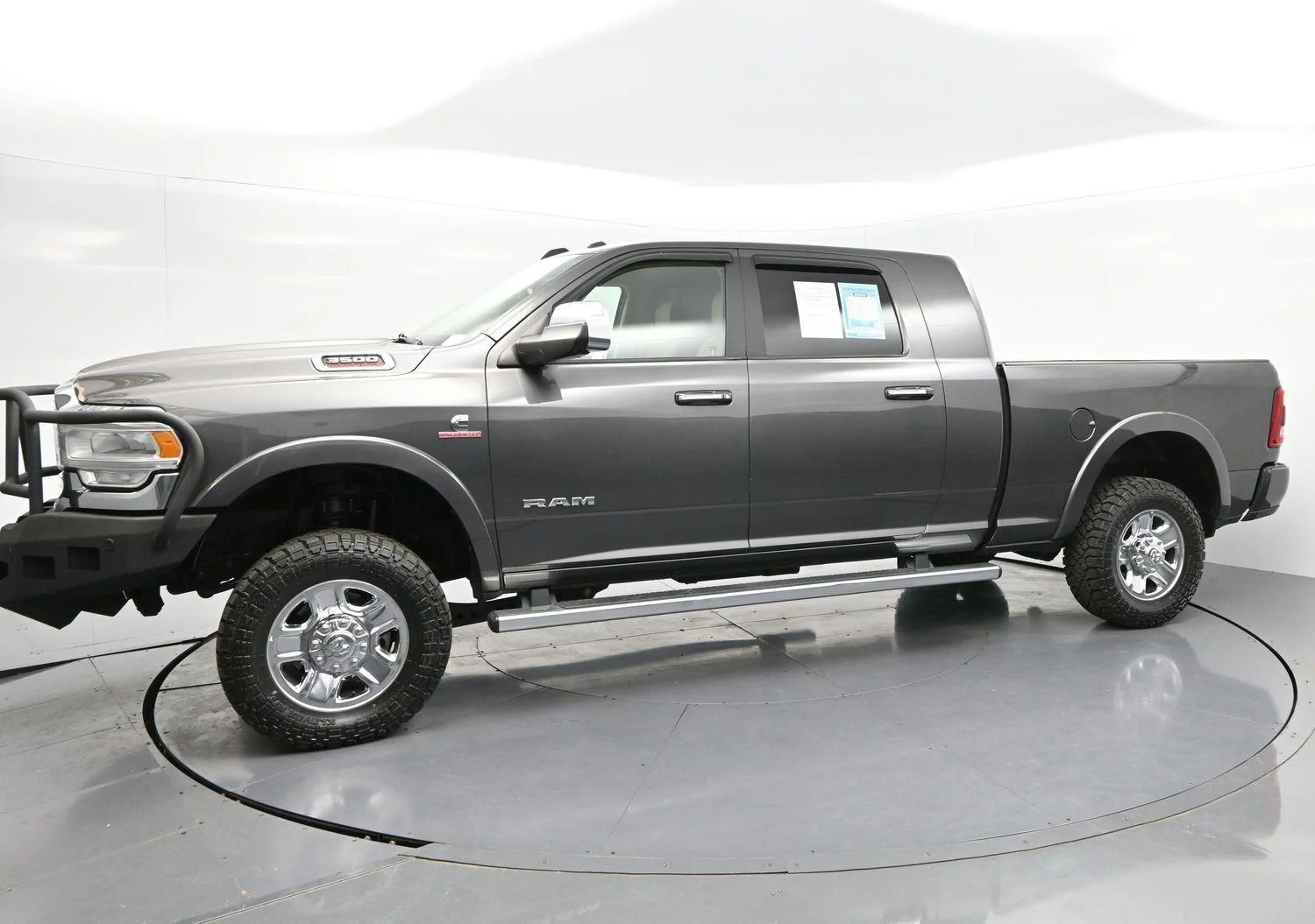 Used 2022 Granite Crystal Metallic Clearcoat Ram Laramie image 4