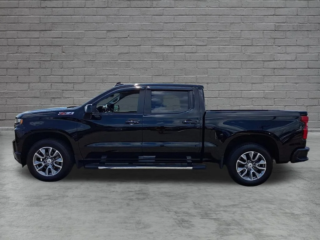 Used 2020 BLACK Chevrolet RST image 7