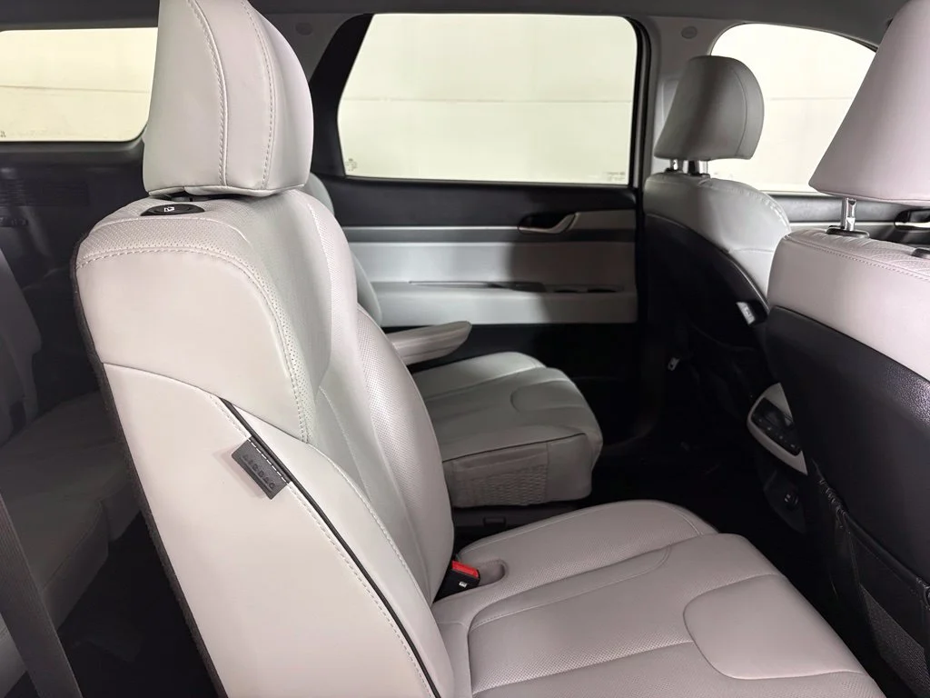 Used 2025 White Hyundai SEL image 17