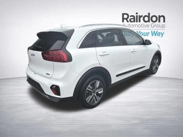 Used 2022 Snow White Pearl Kia EX image 7