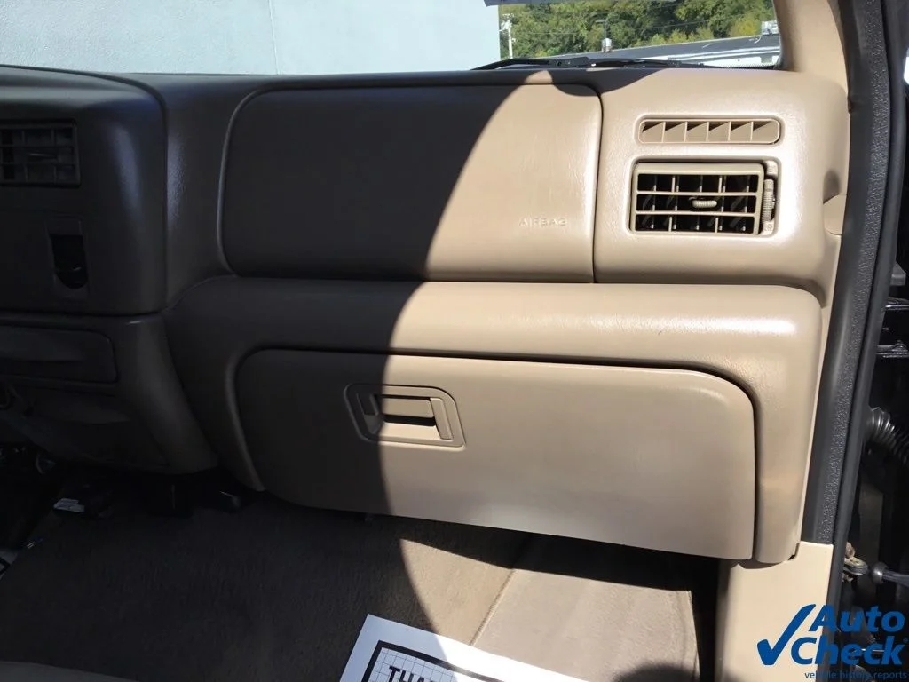 Used 2000 Black Ford Lariat image 23